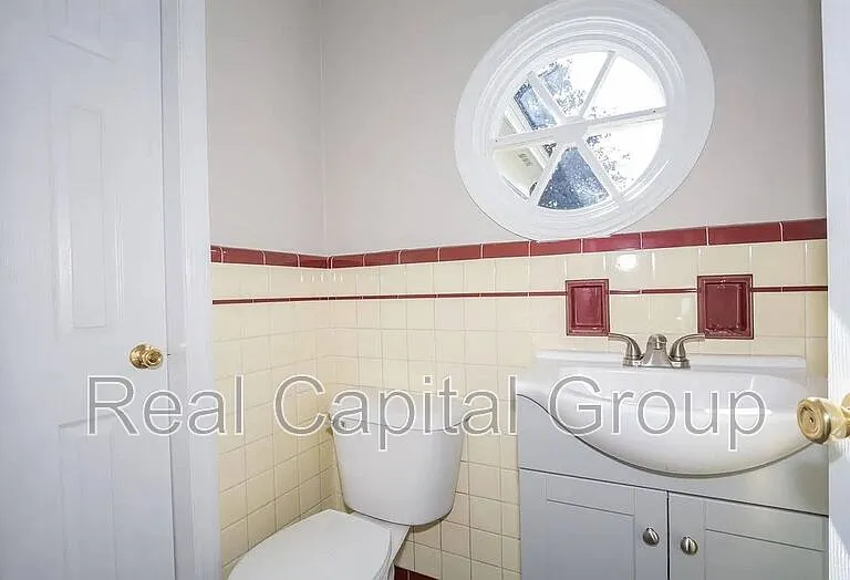 2204 Dean St — Photo 12