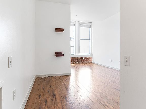 2nd image of 315 New St APT 704