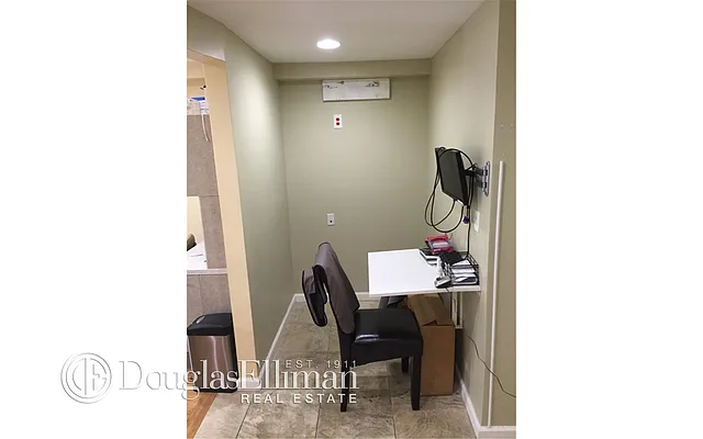 Rented by Douglas Elliman | media 16