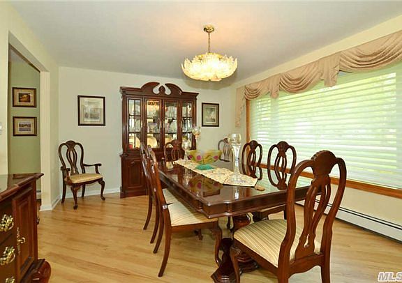 4th image of 11 Meadow Rue Ln