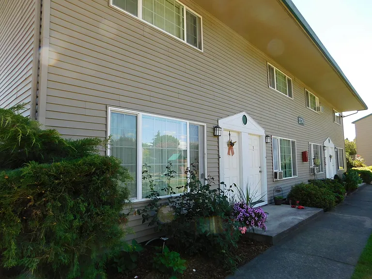 Lakeside Manor Townhomes — Photo 20