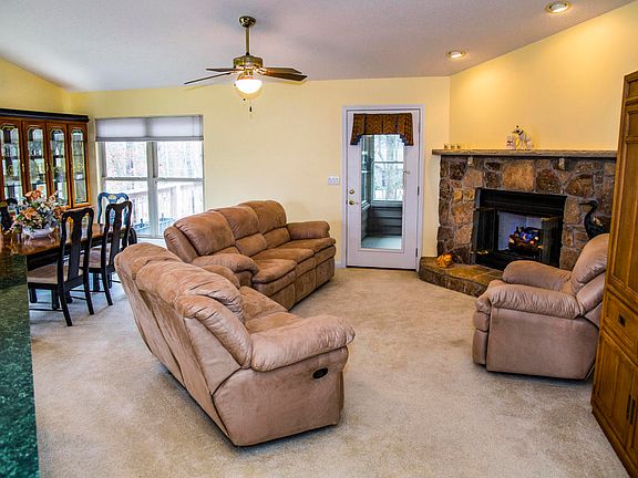 4th image of 16 Creigmont Ct