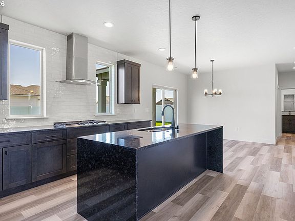 4th image of 615 Tatone St