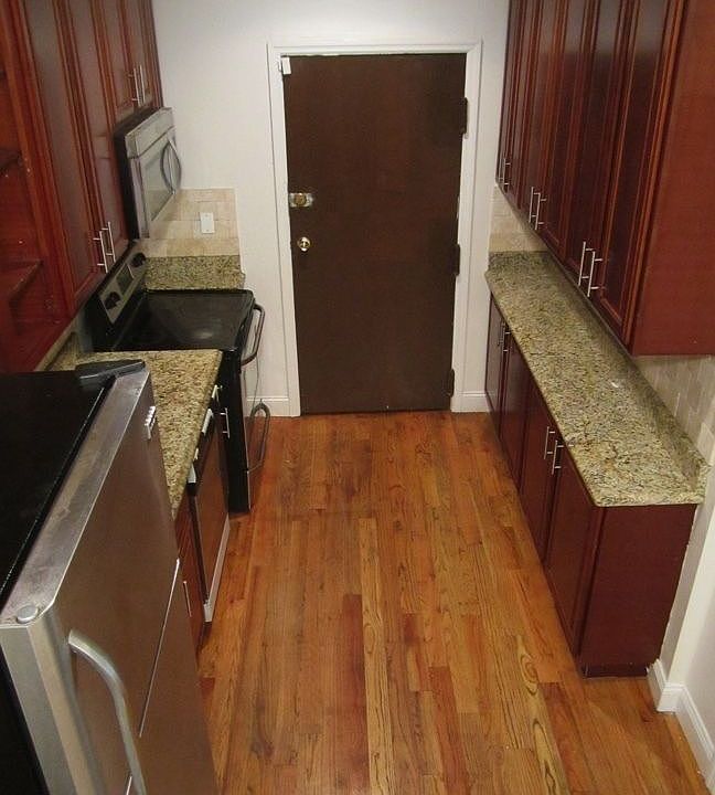 2nd image of 1064 Grant Ave APT 1