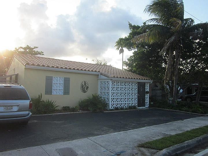 1st image of 1321 N Andrews Ave