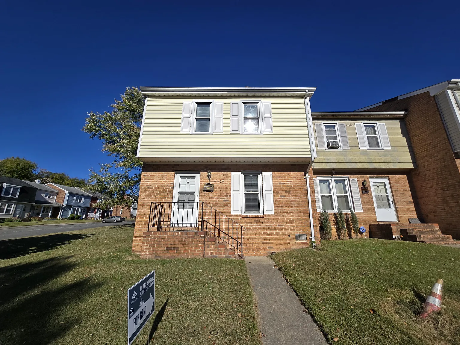 3 bed, 1.5 bath, 1208 sqft, $1,595 — Photo 3