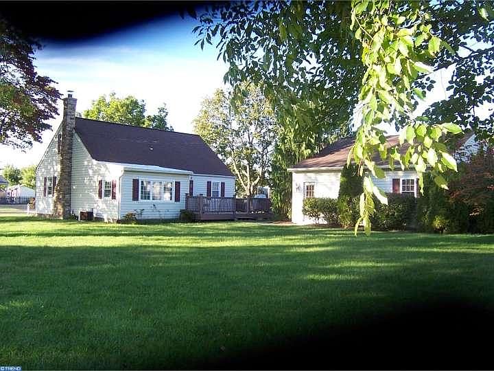 2nd image of 521 Preston Ln