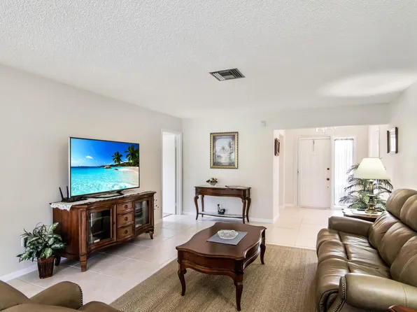 6223 Red Cedar Circle, Greenacres, FL 33463