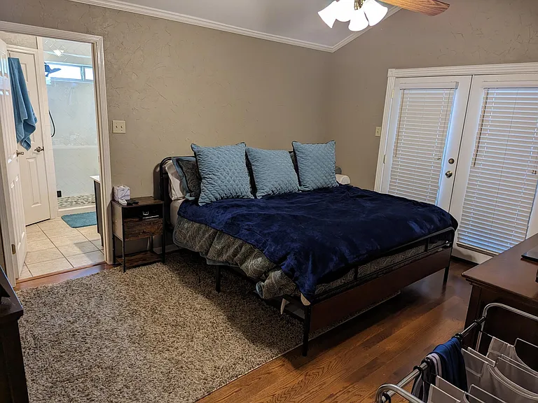 907 Mapleleaf Ln — Photo 1