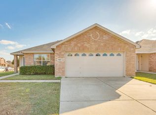 9801 Sparrow Hawk Ln, Fort Worth, TX 76108
