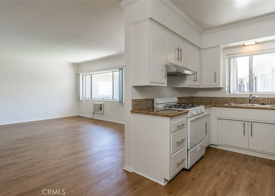 4653 Fulton Ave #16