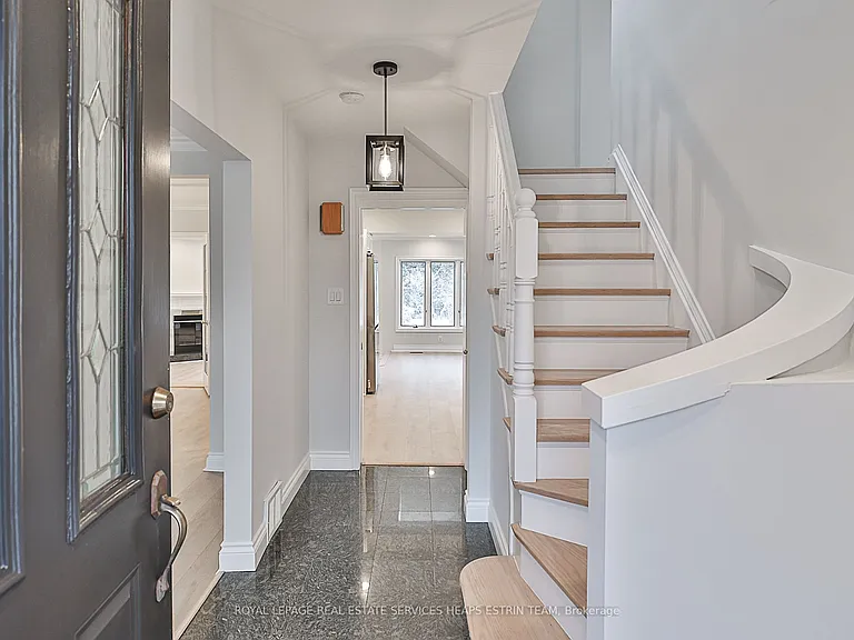 27 Southlea Ave — Photo 3