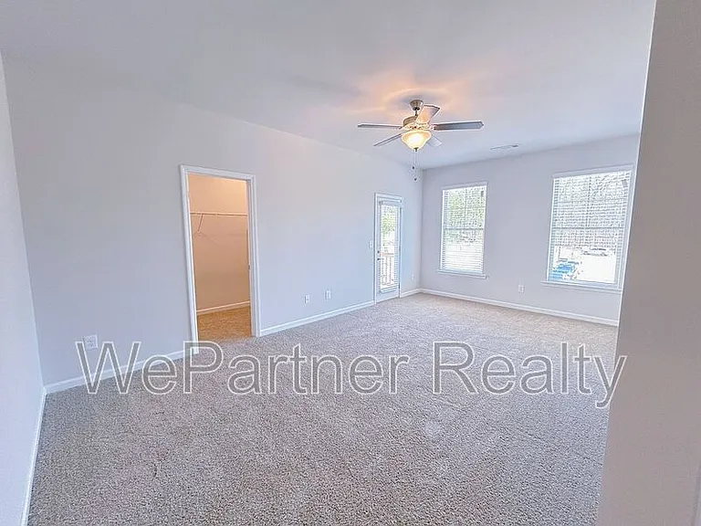 2614 Mills Commons Dr — Photo 12