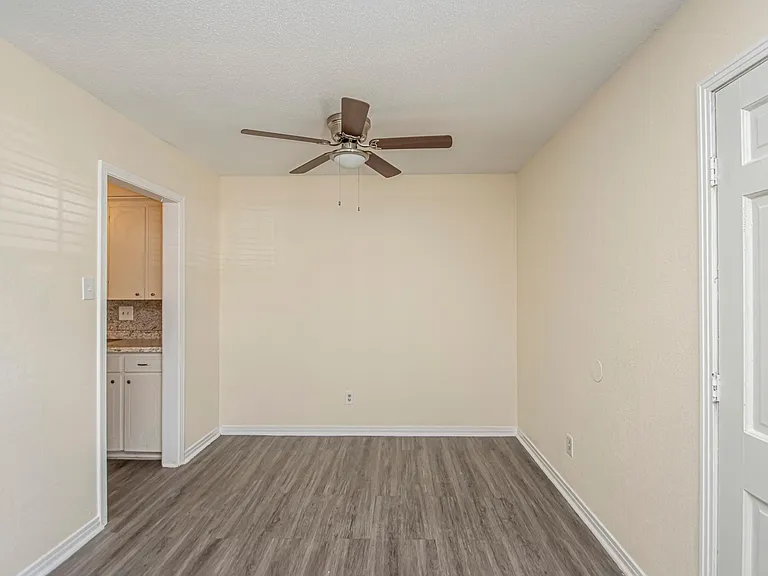 515 Brookside Dr #4 — Photo 11