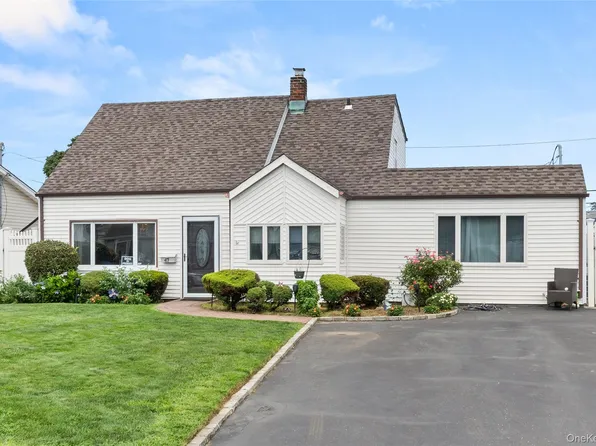 47 Cove Lane, Levittown, NY 11756