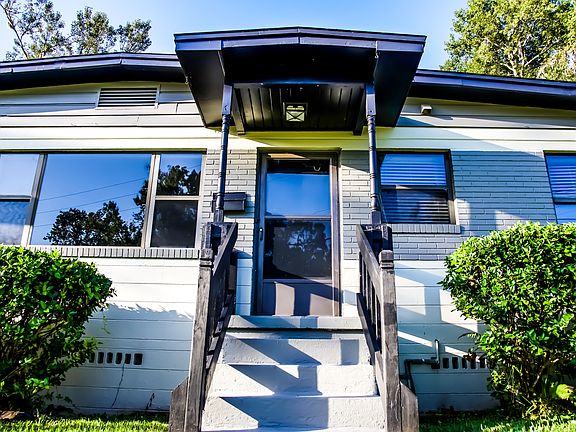 3rd image of 2814 Emily Ln
