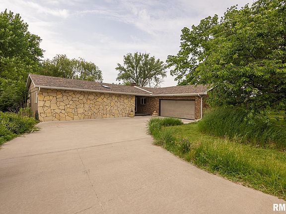 2nd image of 1135 Fairlane Dr