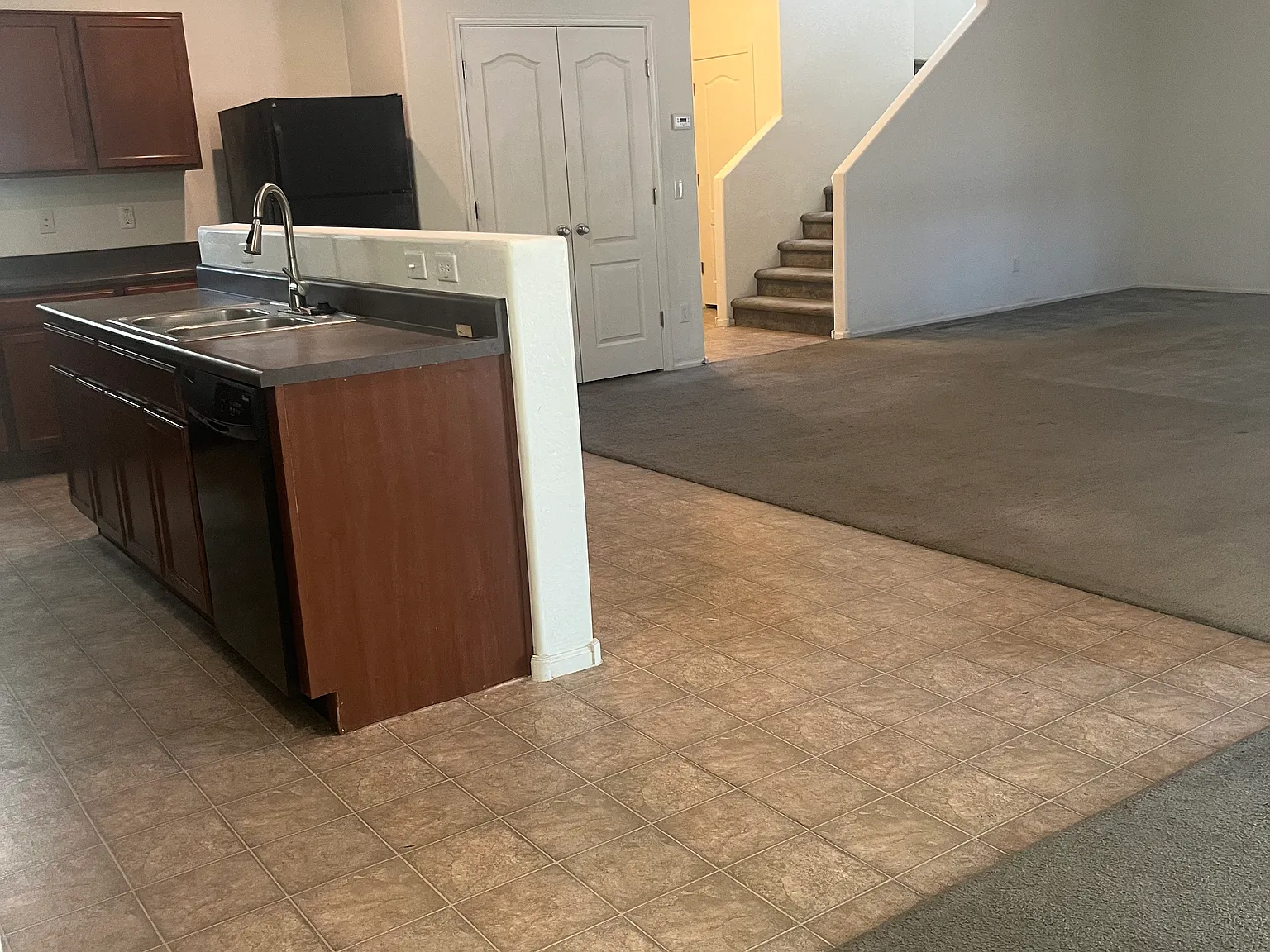 3 bed, 2.5 bath, 2303 sqft, $2,150 — Photo 4