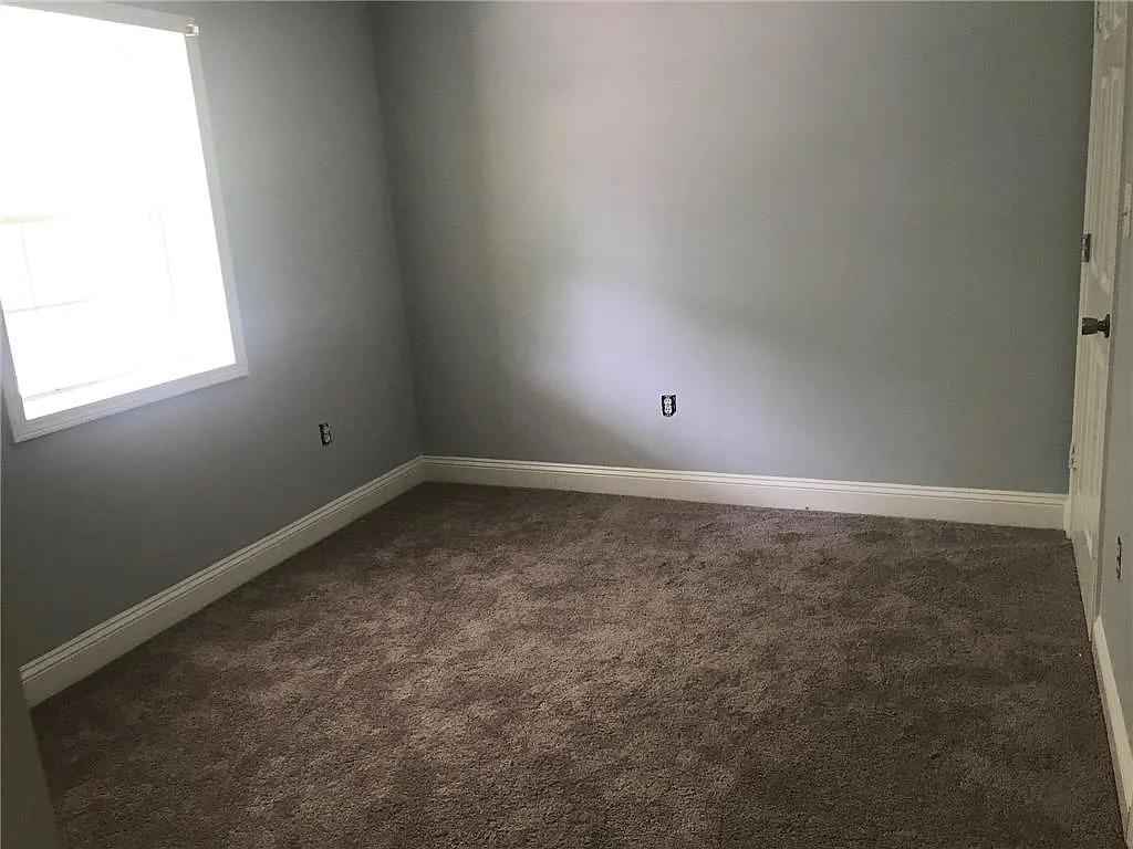 1 bed, 1.0 bath, 4080 sqft, $890 — Photo 3