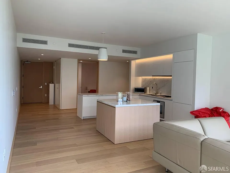 1 Steuart Ln #403