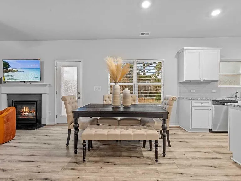 211 Clark Lake Ln — Photo 2