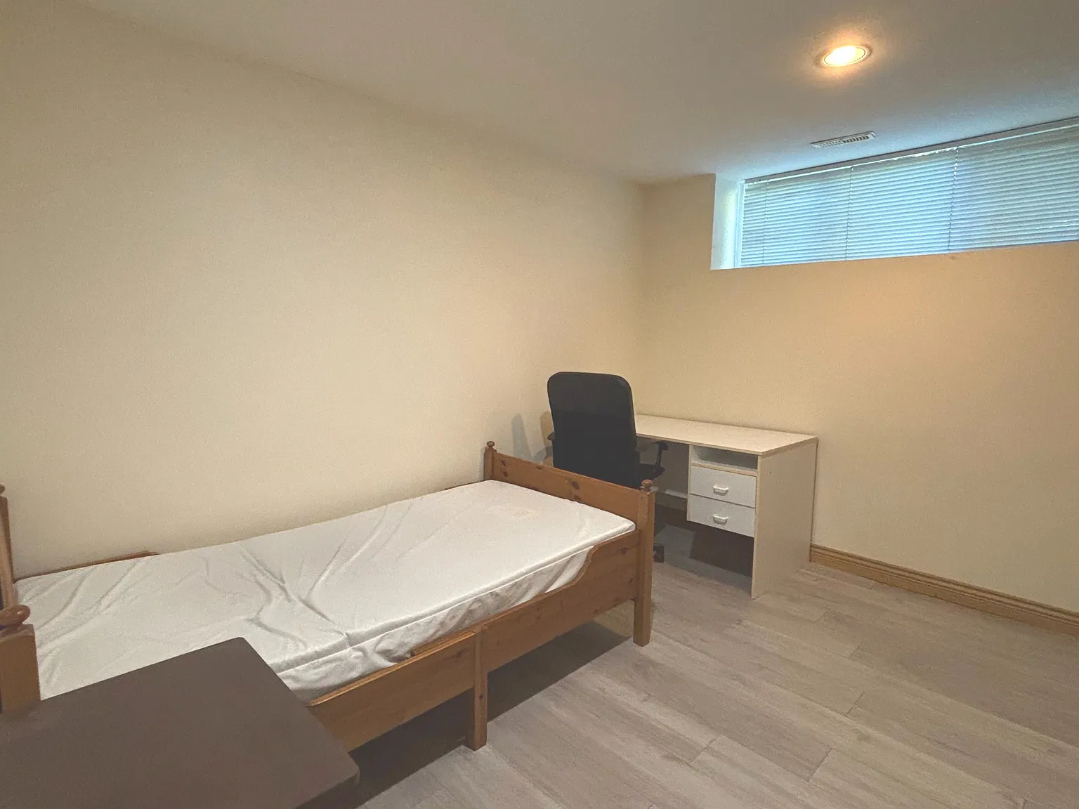 3 bed, $2,400 — Photo 3