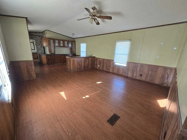 Oak Creek Estates MHC — Photo 4