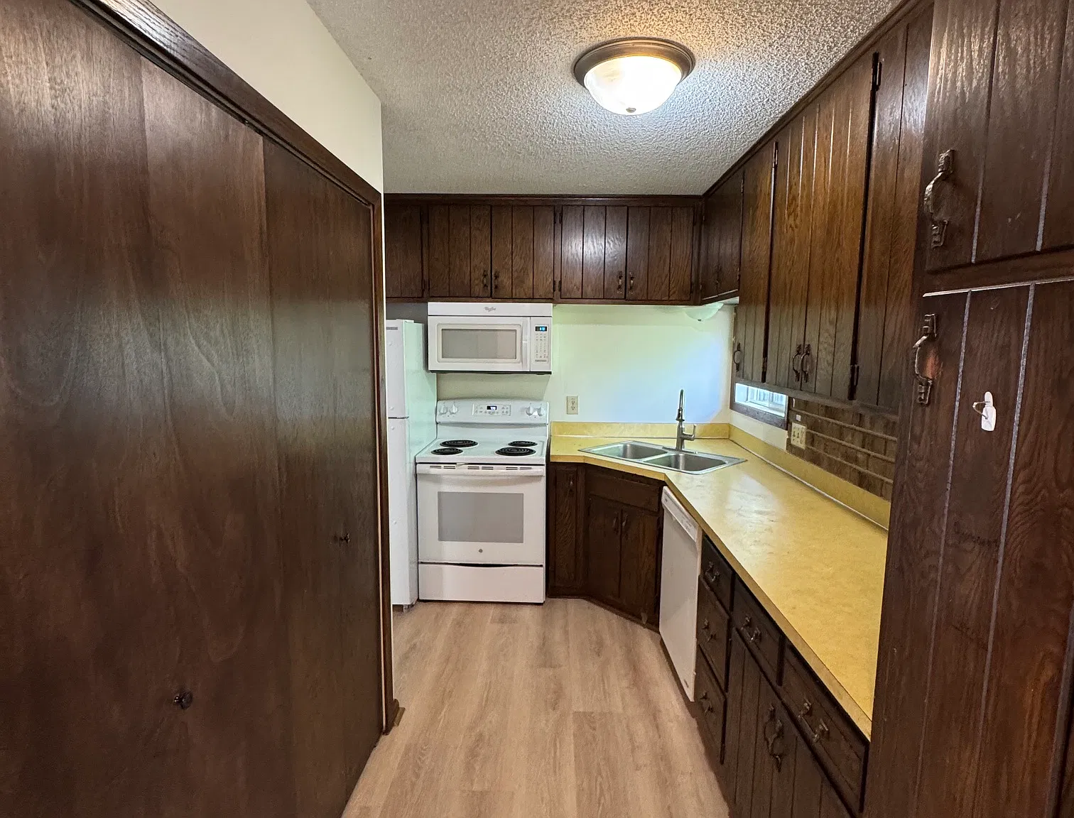 2 bed, 1100 sqft, $1,550 — Photo 3