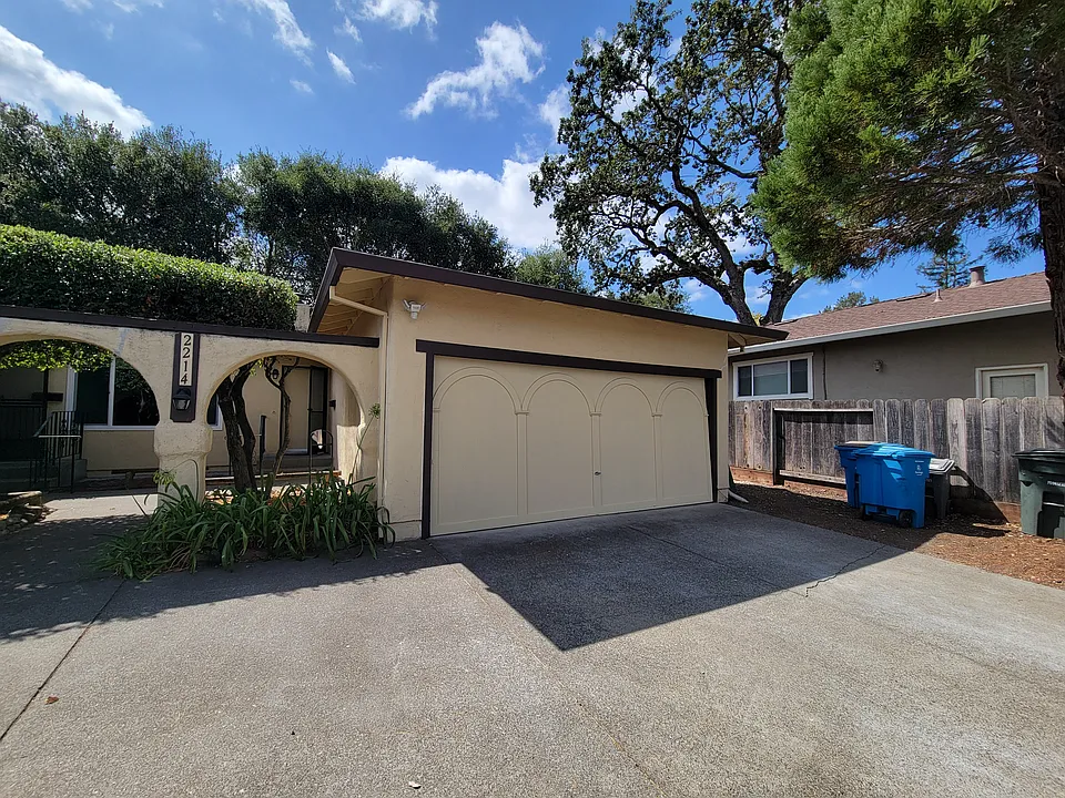 2214 Mesquite Dr