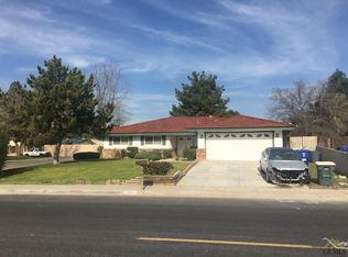 2900 N Half Moon Dr, Bakersfield, CA 93309