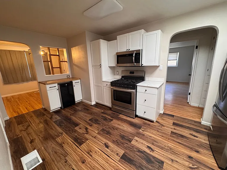 1109 Indiana St SE — Photo 9