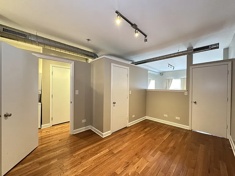 674 N Orleans St #3 — Photo 16