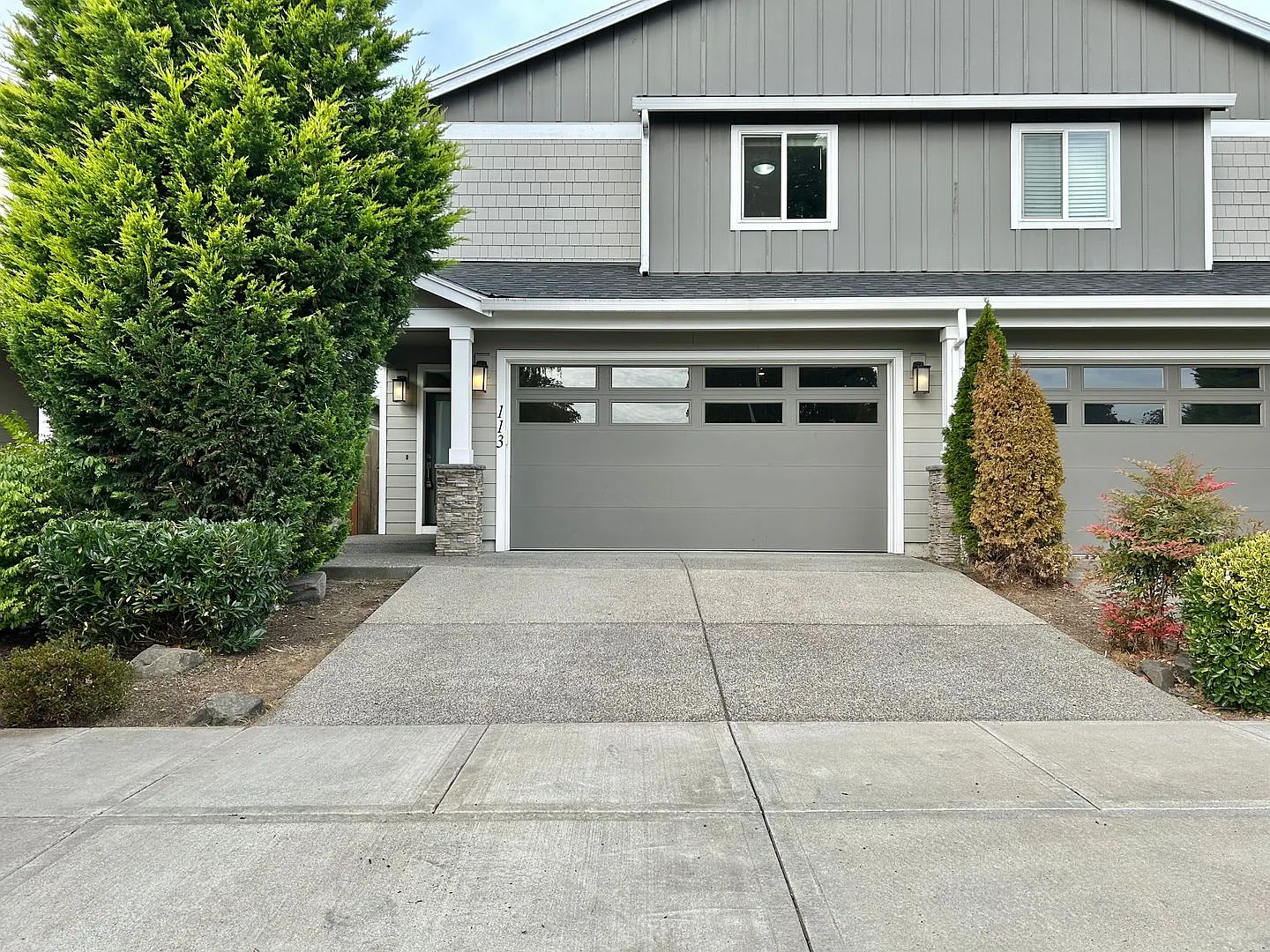Large 3 Bed, 2.5 Bath Modern House! — Photo 1