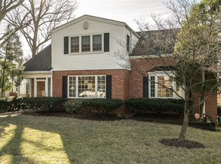 8542 Colonial Ln, Saint Louis, MO 63124