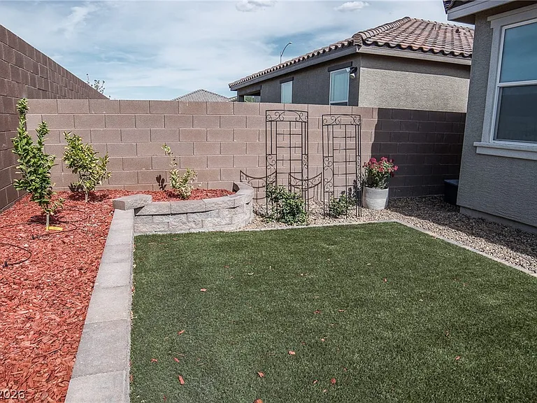 1818 Vibrant Barn Ave — Photo 27