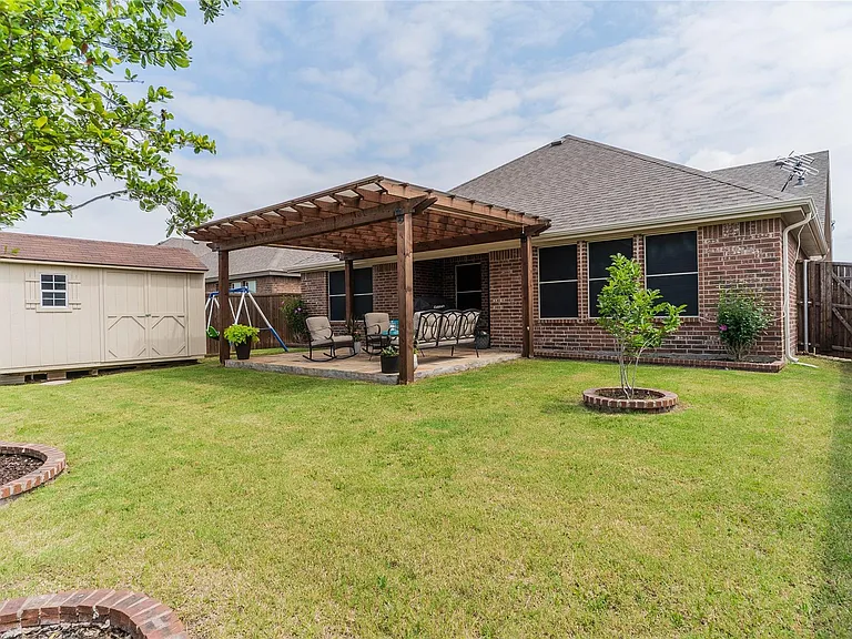 562 Jamestown Ln — Photo 20
