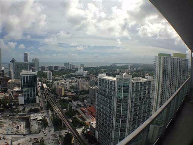 2nd image of 92 SW 3rd St APT 4402