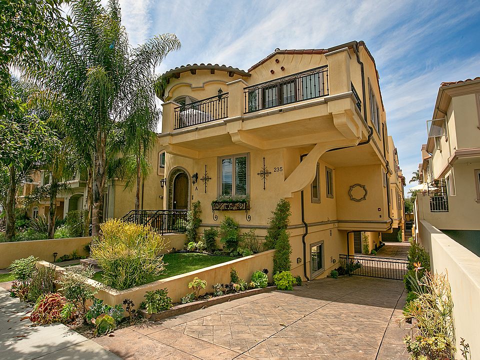 Detached Tuscan Townhome