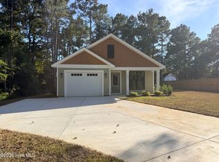 302 Pine Ct, Hampstead, NC 28443