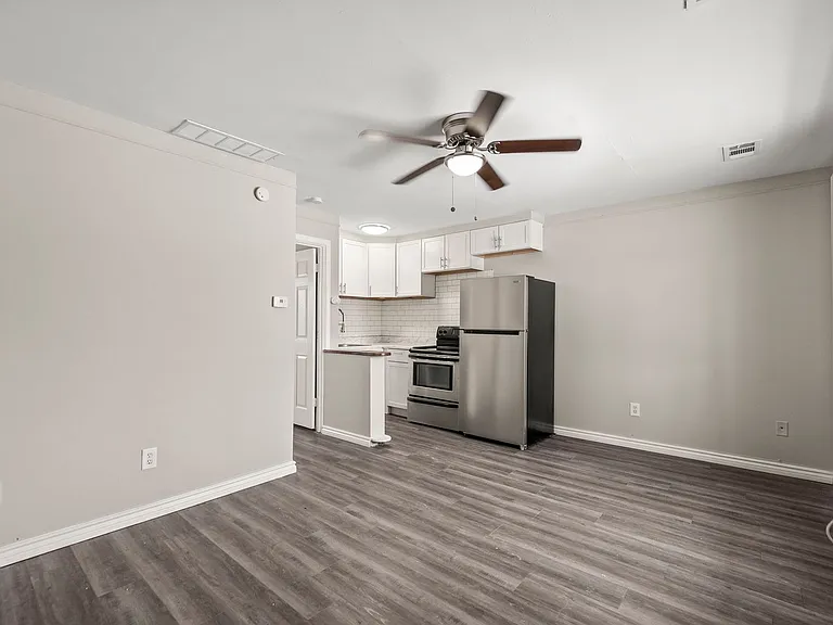 Ranch Apartment Homes in Great Troy Location — Photo 25