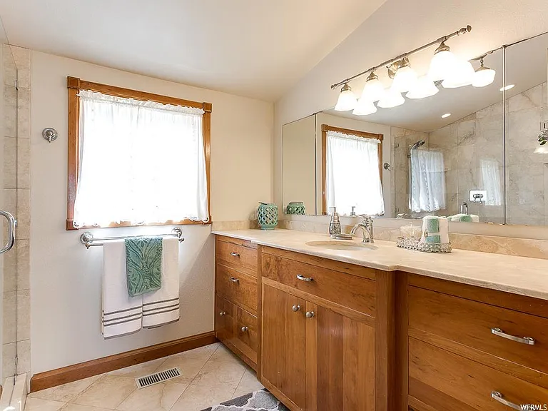 4001 N Sherwood Dr — Photo 11