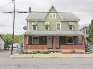 13 Cherry St, Walnutport, PA 18088