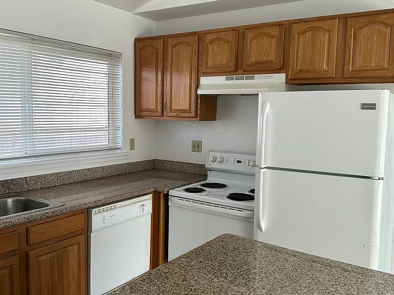 2930 Macarthur Blvd #8 — Photo 7