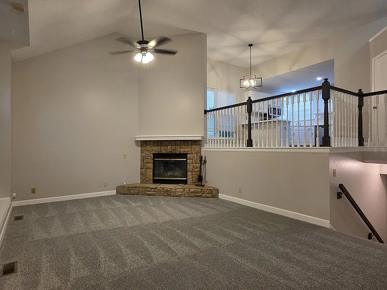 7602 W 156th Ter — Photo 10