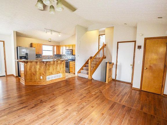 3rd image of 75 Gala Ave SW