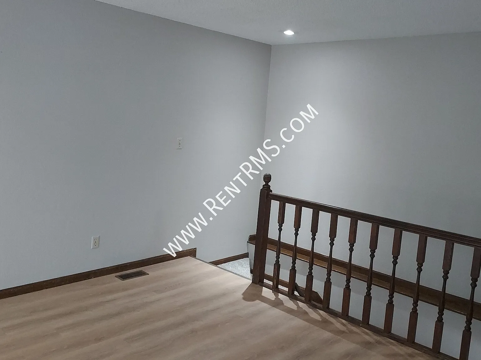 2230 SW Westport Sq. - 3 BR 2 Bath — Photo 3