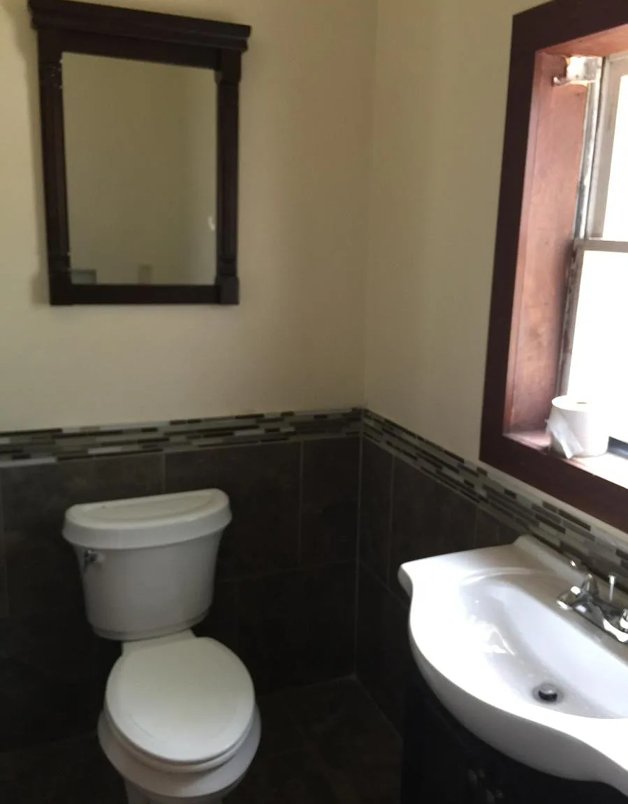 5 bed, 3.5 bath, 2116 sqft, $3,200 — Photo 3