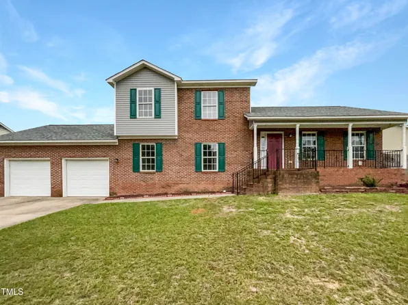 5019 Woodspring Dr, Hope Mills, NC 28348