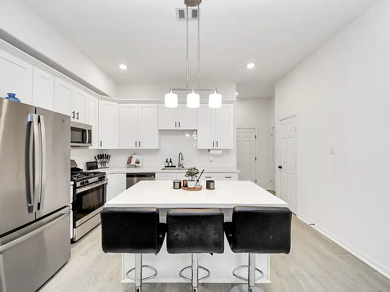 4613 Ireland St #B — Photo 14