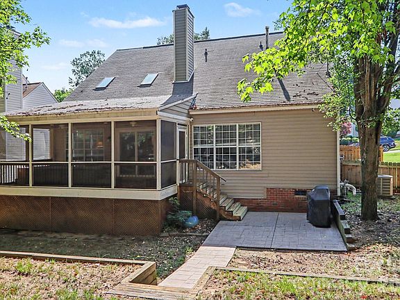 4th image of 5912 Downfield Wood Dr